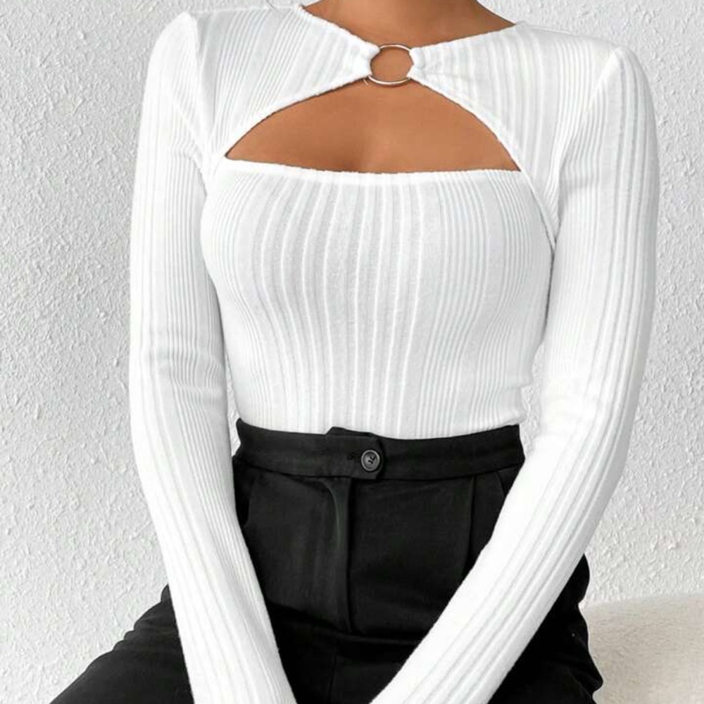 Elegant White Long Sleeve Bodysuit with Ribbed Texture and Cut Out Detail